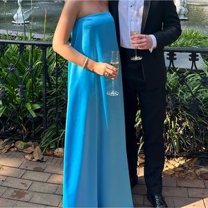 Antonio Melani
Lucia Shift Strapless Maxi Dress